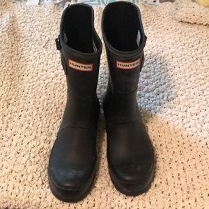 Short hunter boots. Men’s size 8 women’s 10.